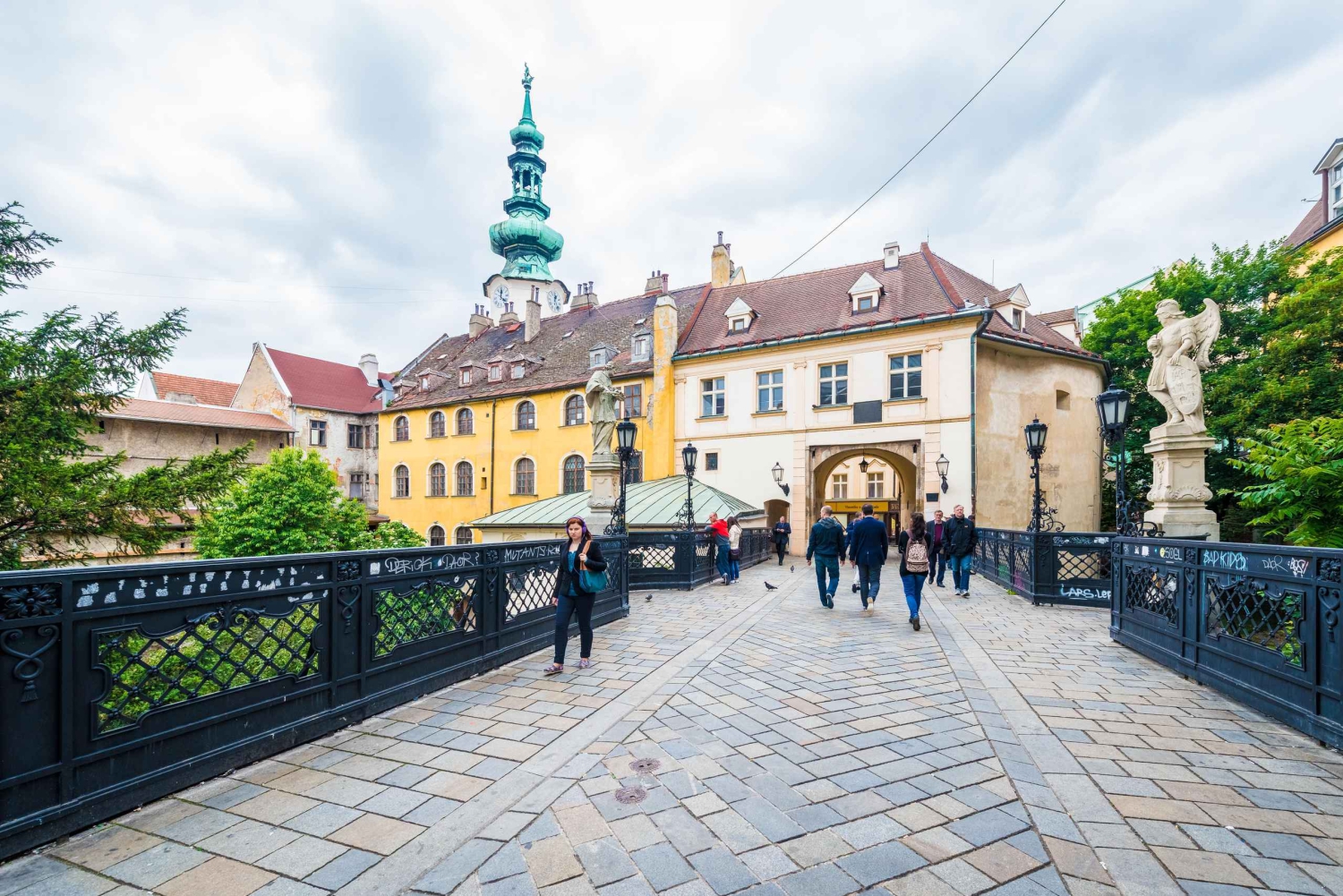 From Vienna: Bratislava & Devin Castle Day Tour with Photo