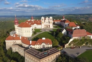 Vienna: Dürnstein, Göttweig, Melk Abbey, and Hallstatt Tour