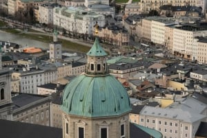 Vanuit Wenen: dagtrip naar Hallstatt en Salzburg met gids