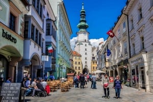 Fra Wien: Rundtursbuss til Bratislava med fottur