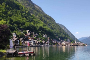 Von Wien: Tagestour ins malerische Hallstatt & historische Salzburg