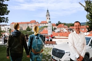 Hallstatt: Transfer nach Prag über Cesky Krumlov mit Tour