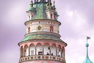 Hallstatt: Transfer nach Prag über Cesky Krumlov mit Tour