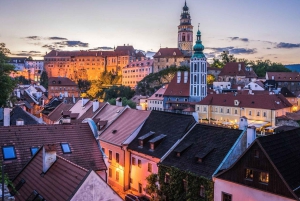 Hallstatt: Transfer nach Prag über Cesky Krumlov mit Tour