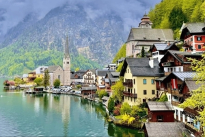 Hallstatt: Transfer nach Prag über Cesky Krumlov mit Tour