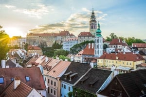 Hallstatt: Transfer to Prague via Cesky Krumlov with Tour