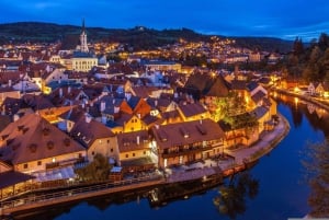Hallstatt: Transfer to Prague via Cesky Krumlov with Tour
