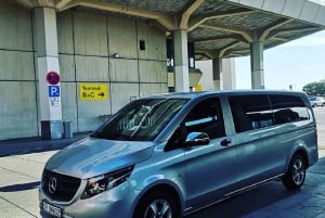 Krakau: privétransfer naar de internationale luchthaven van Wenen