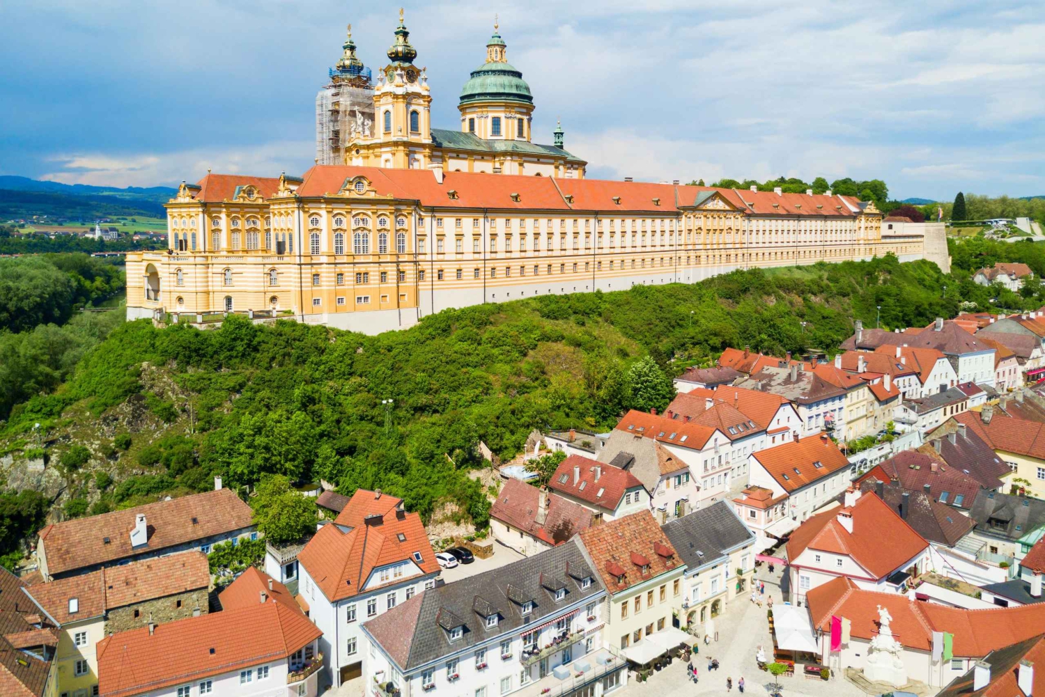 Escursione privata di un giorno da Vienna a Hallstatt, Melk e Salisburgo