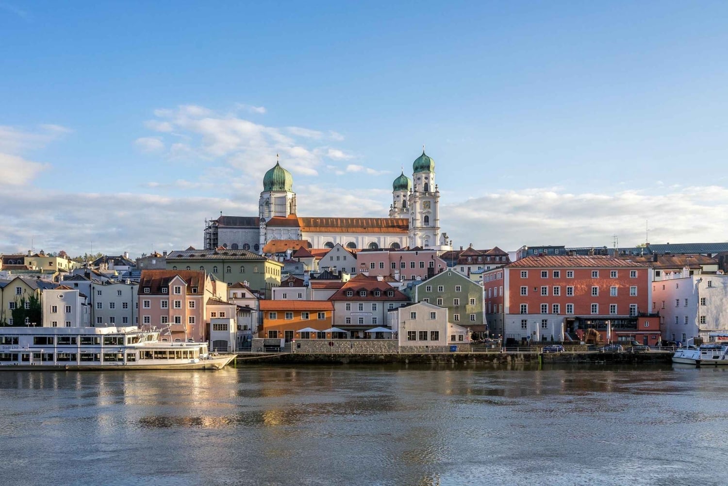 Regensburg: Privater Transfer nach Wien mit Stopps + Tickets