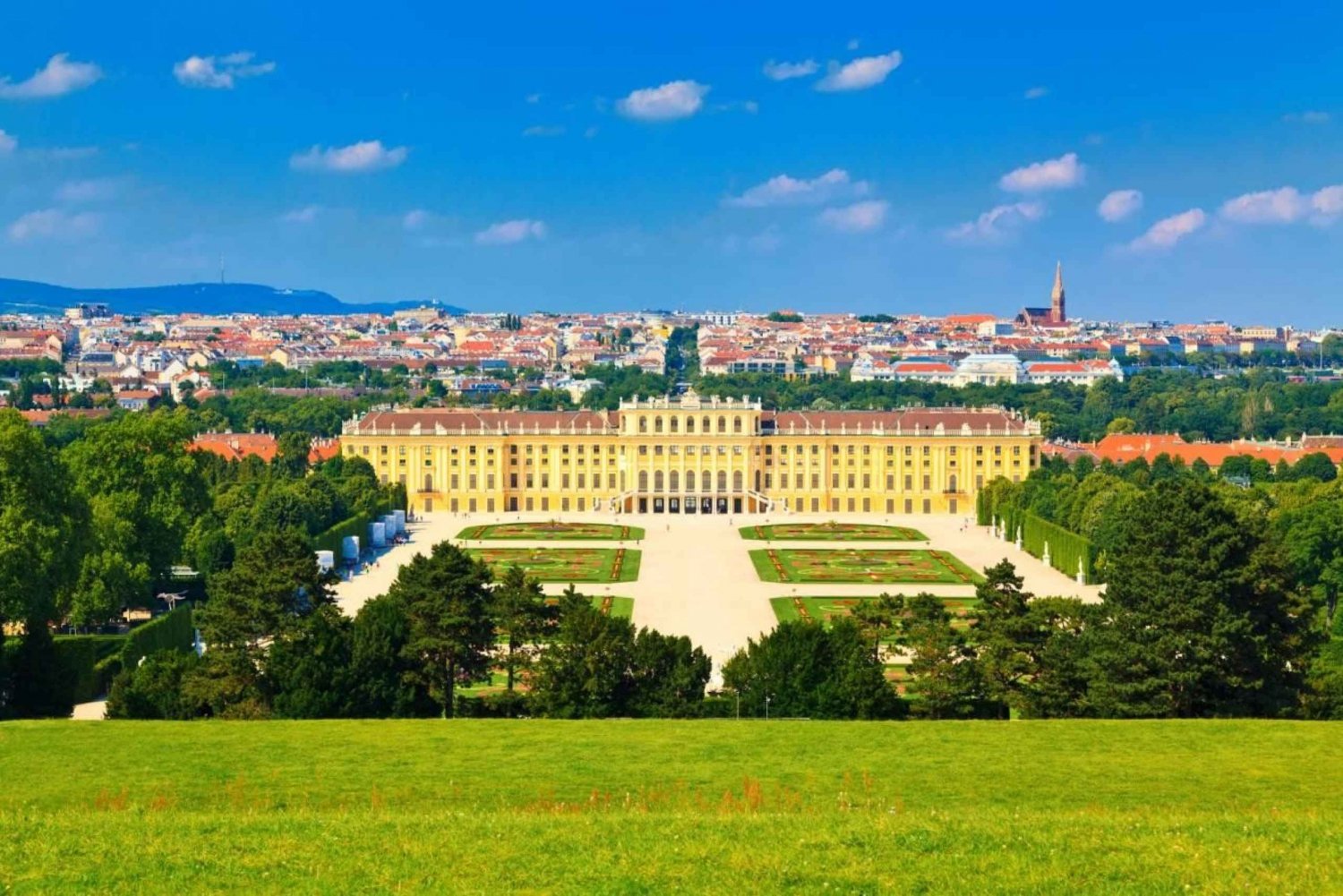 Zwiedzanie pałacu i ogrodu Schonbrunn z odbiorem z hotelu w Wiedniu