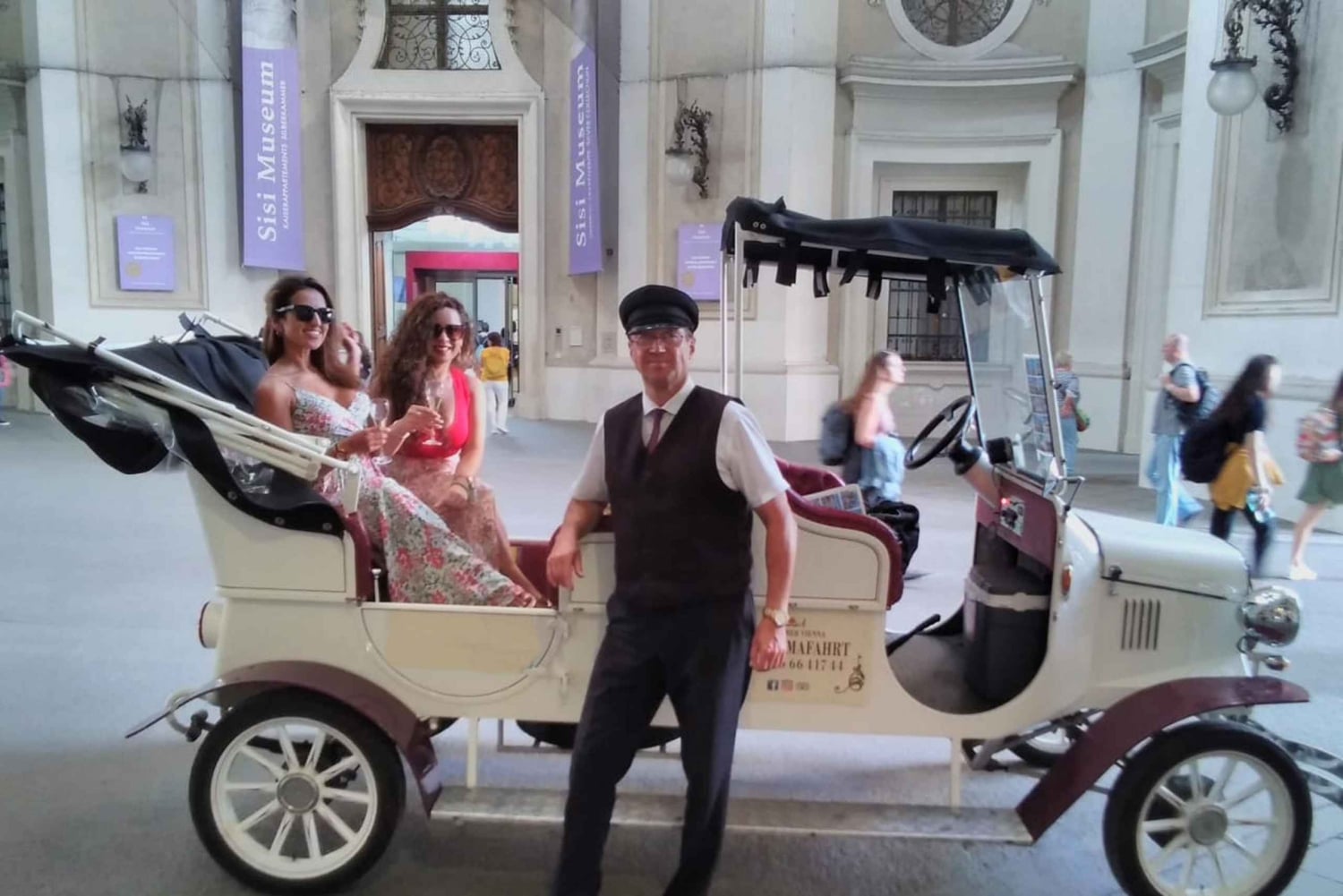 Sightseeingtur i elektrisk veteranbil (upp till 5 personer)