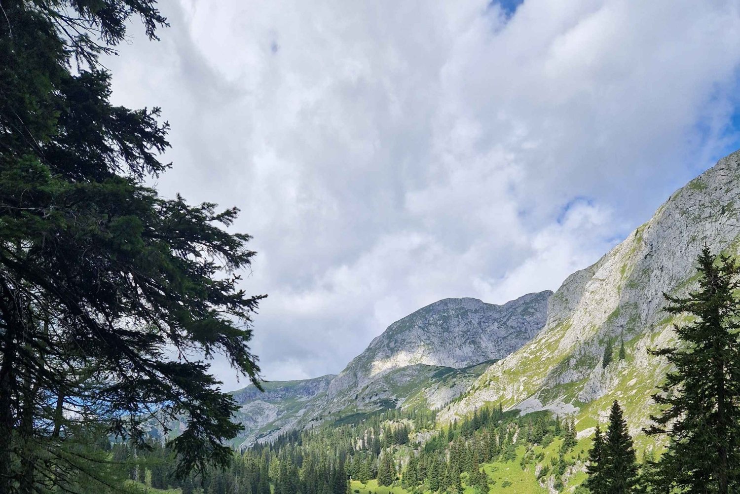 Vienna: 2-day Alpine Mountain Hiking Tour Guide and Transfer