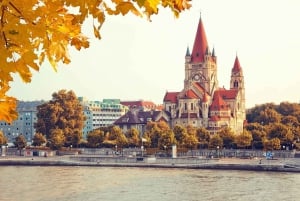 Vienna: 2-hour Danube Panorama Tour