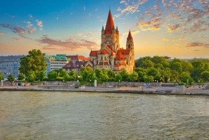 Vienna: 2-hour Danube Panorama Tour