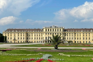 Vienna: 2-Hour Schönbrunn Palace & Gardens Guided Tour