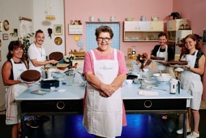 Vienna Baking with Granny: Apfelstrudel Class