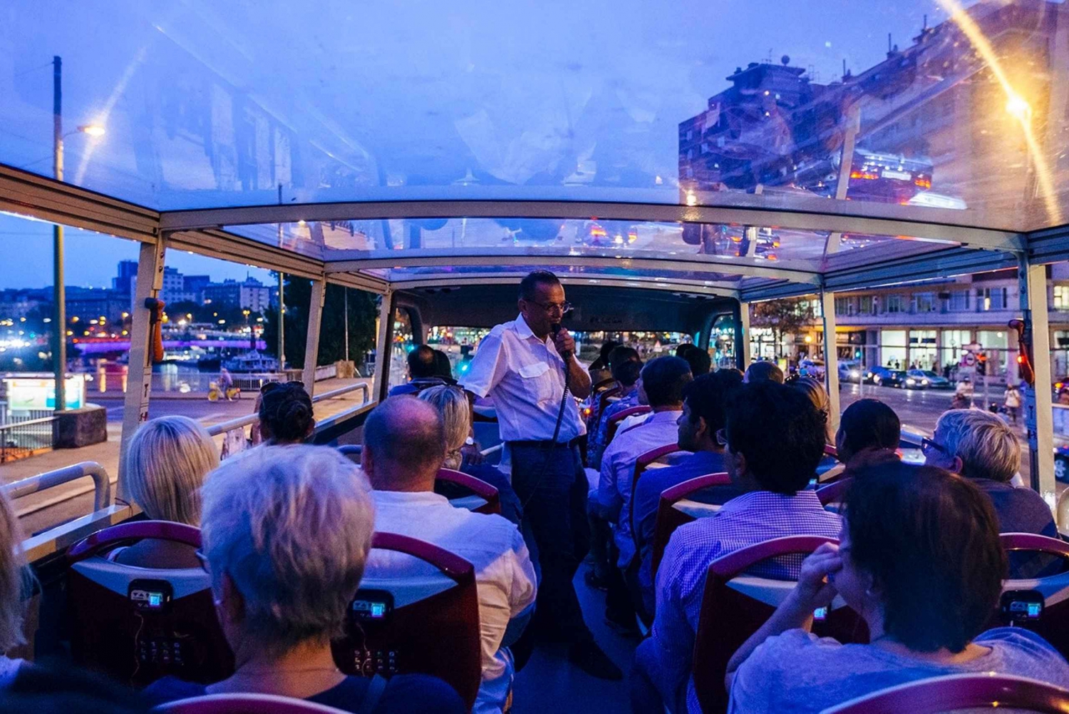 Vienna: tour notturno dei momenti salienti della città di Big Bus con guida dal vivo
