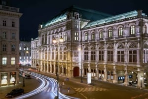 Vienne : Tour de ville de nuit en bus avec guide en direct.