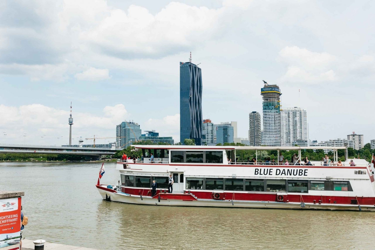 Vienna: Crociera in barca sul Canale del Danubio con pranzo opzionale