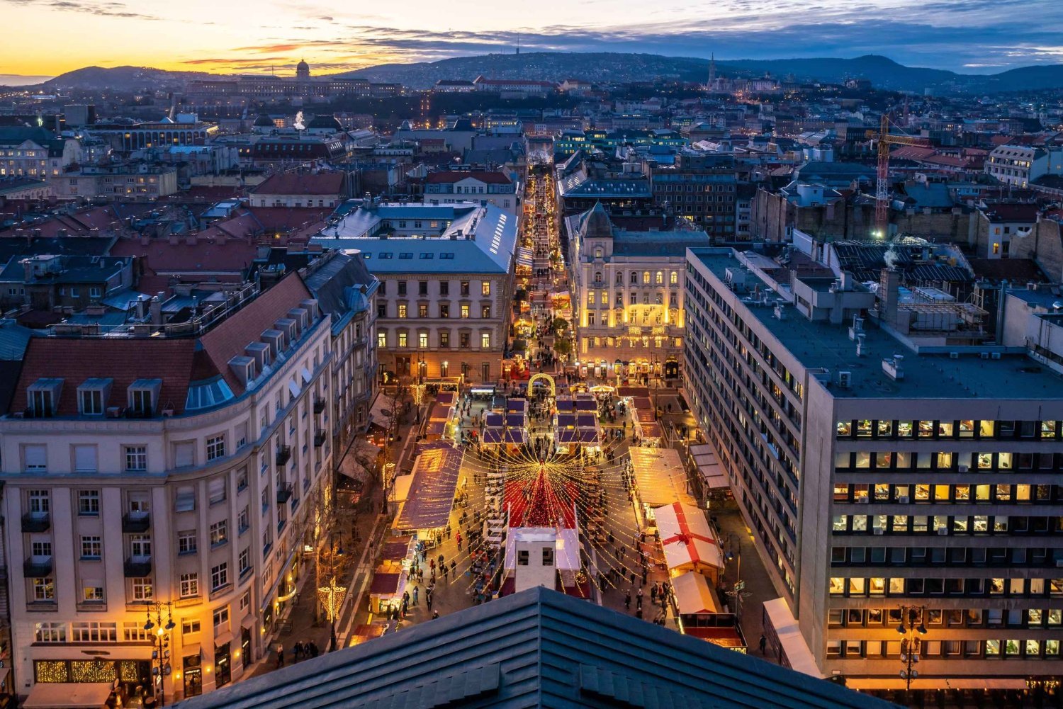Vienna/Bratislava: Budapest Christmas Markets Day Trip