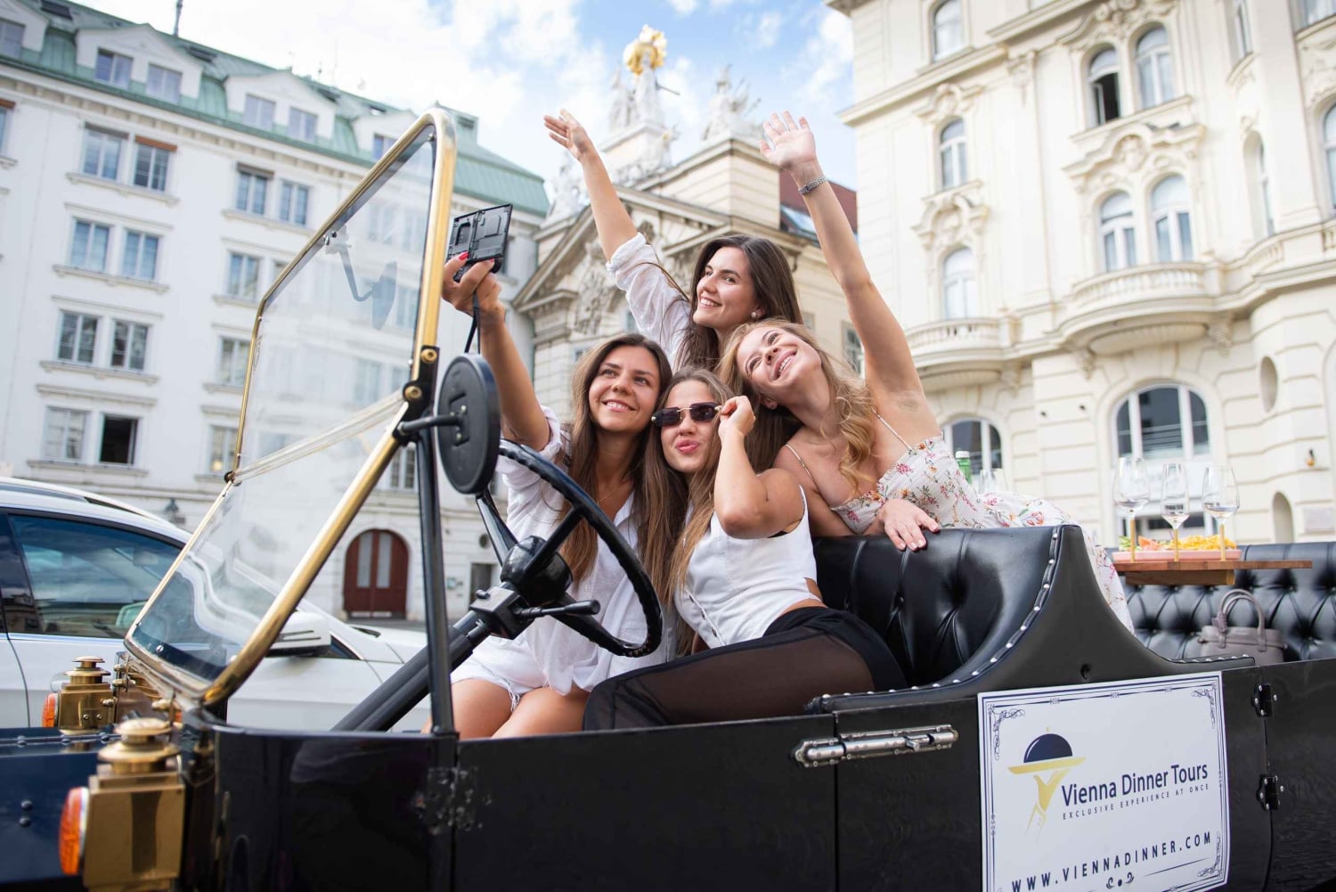 Венский завтрак и культурная экскурсия по городу на старинном автомобиле