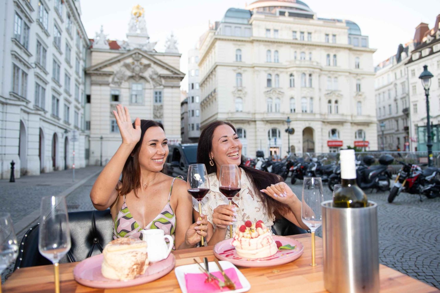 Ljusmiddag i Wien i en klassisk oldtimer