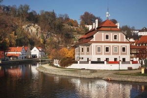 Vienna: Český Krumlov & Prague Day Trip with Photographer