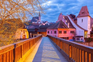 Vienna: Český Krumlov & Prague Day Trip with Photographer