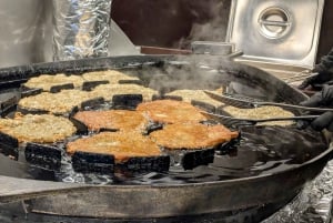 Vienna: Christmas Market Food and Drinks Tour