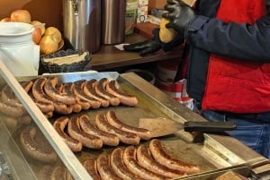 Vienna: Christmas Market Food and Drinks Tour