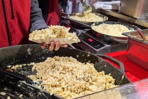 Vienna: Christmas Market Food and Drinks Tour