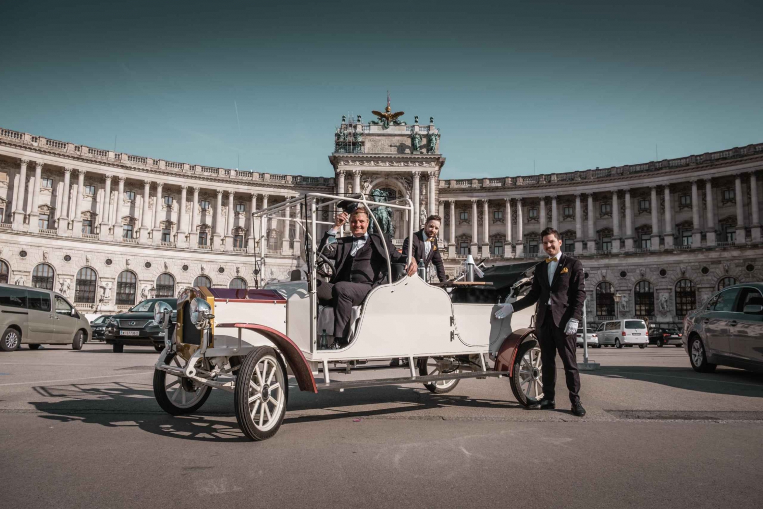 Vienne : Visite touristique de la ville à bord d'une voiture ancienne électrique