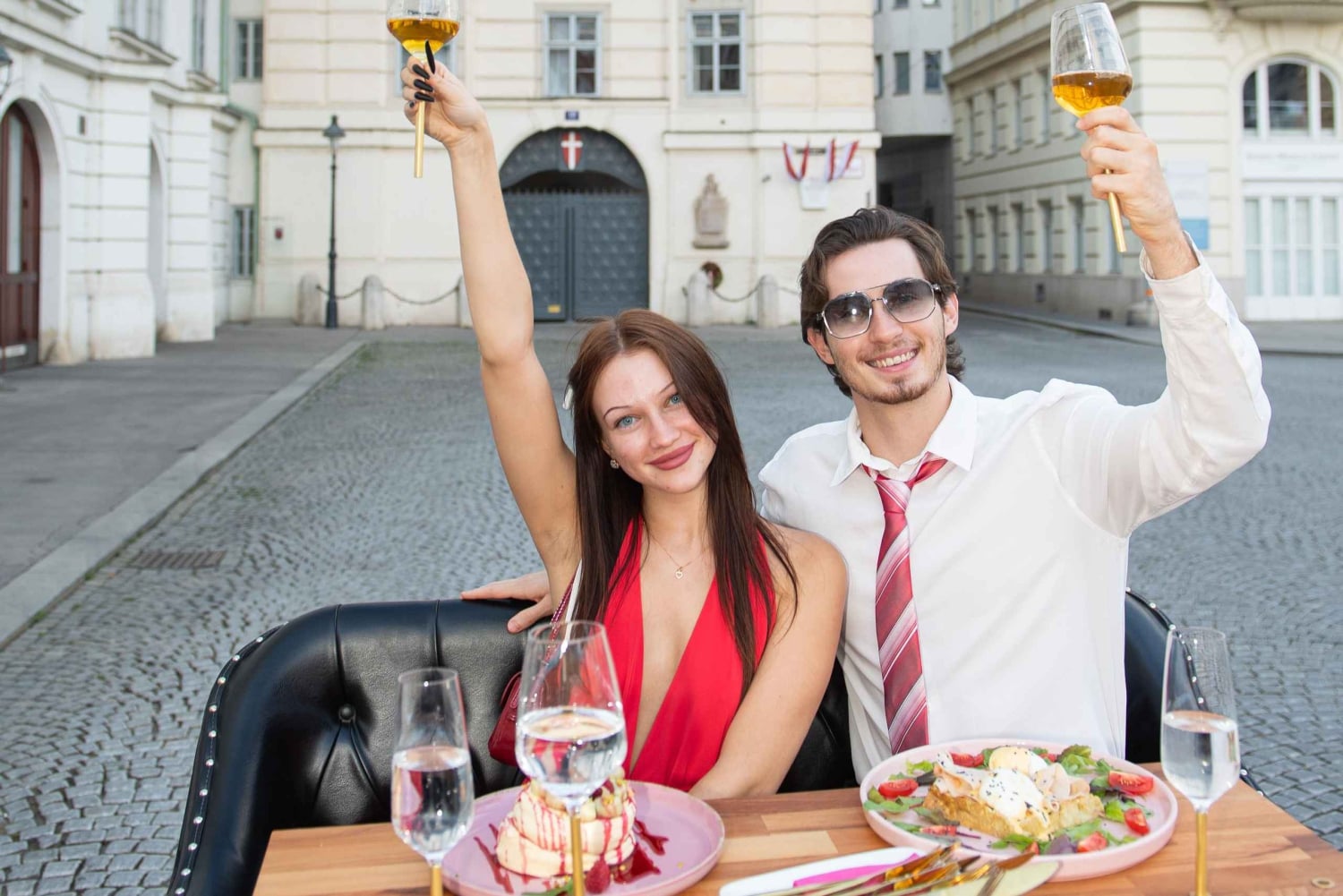 Tour della città di Vienna e pranzo gourmet in un'auto d'epoca classica