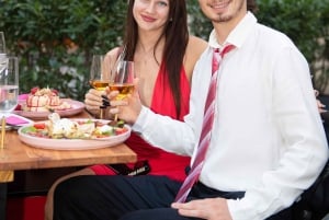 Tour della città di Vienna e pranzo gourmet in un'auto d'epoca classica