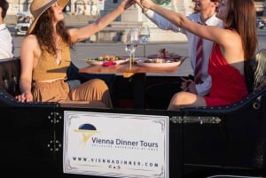 Tour della città di Vienna e pranzo gourmet in un'auto d'epoca classica