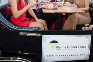 Tour della città di Vienna e pranzo gourmet in un'auto d'epoca classica