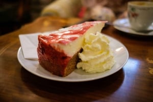 ウィーンコーヒーとケーキツアー：スイーツ、物語、隠れたカフェ