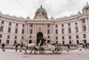 Vienna: Culinary Horse-Drawn Carriage Experience