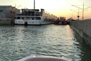 Vienna: Danube Canal Motorboat Sightseeing Tour