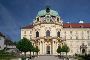 Vienna: Danube Valley 3 Castles and Wine Tasting Tour