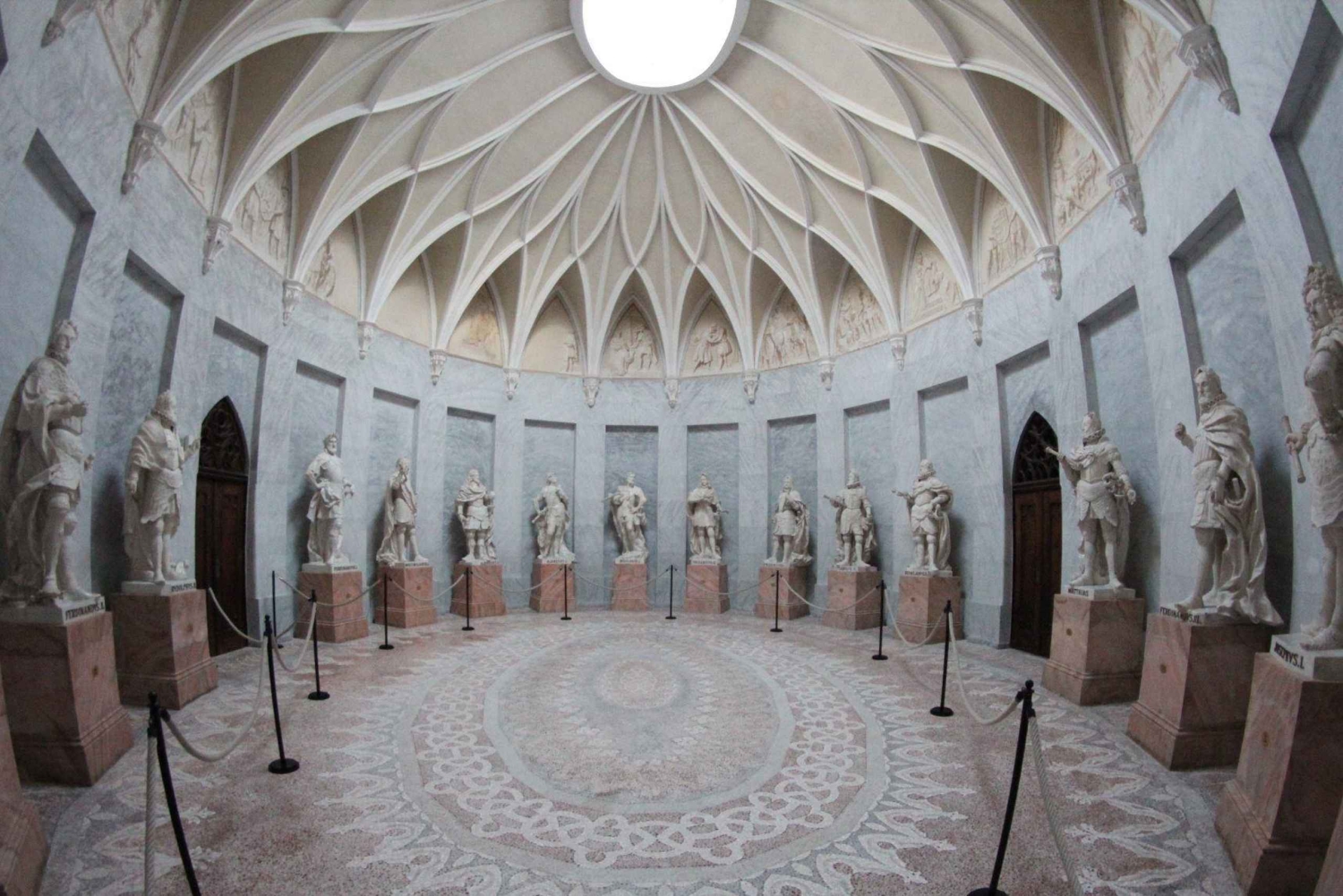 Wien: Dagsutflykt – Slott runt Wien + underjordisk sjö