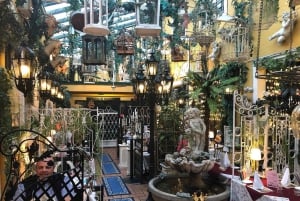 Wien: Dagsutflykt – Slott runt Wien + underjordisk sjö