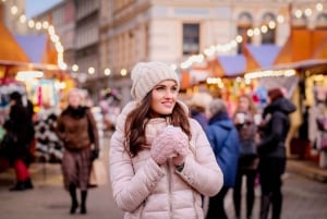 Vienna: Enchanting Christmas Markets Tour with Local Snacks