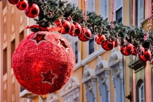 Vienna: Enchanting Christmas Markets Tour with Local Snacks