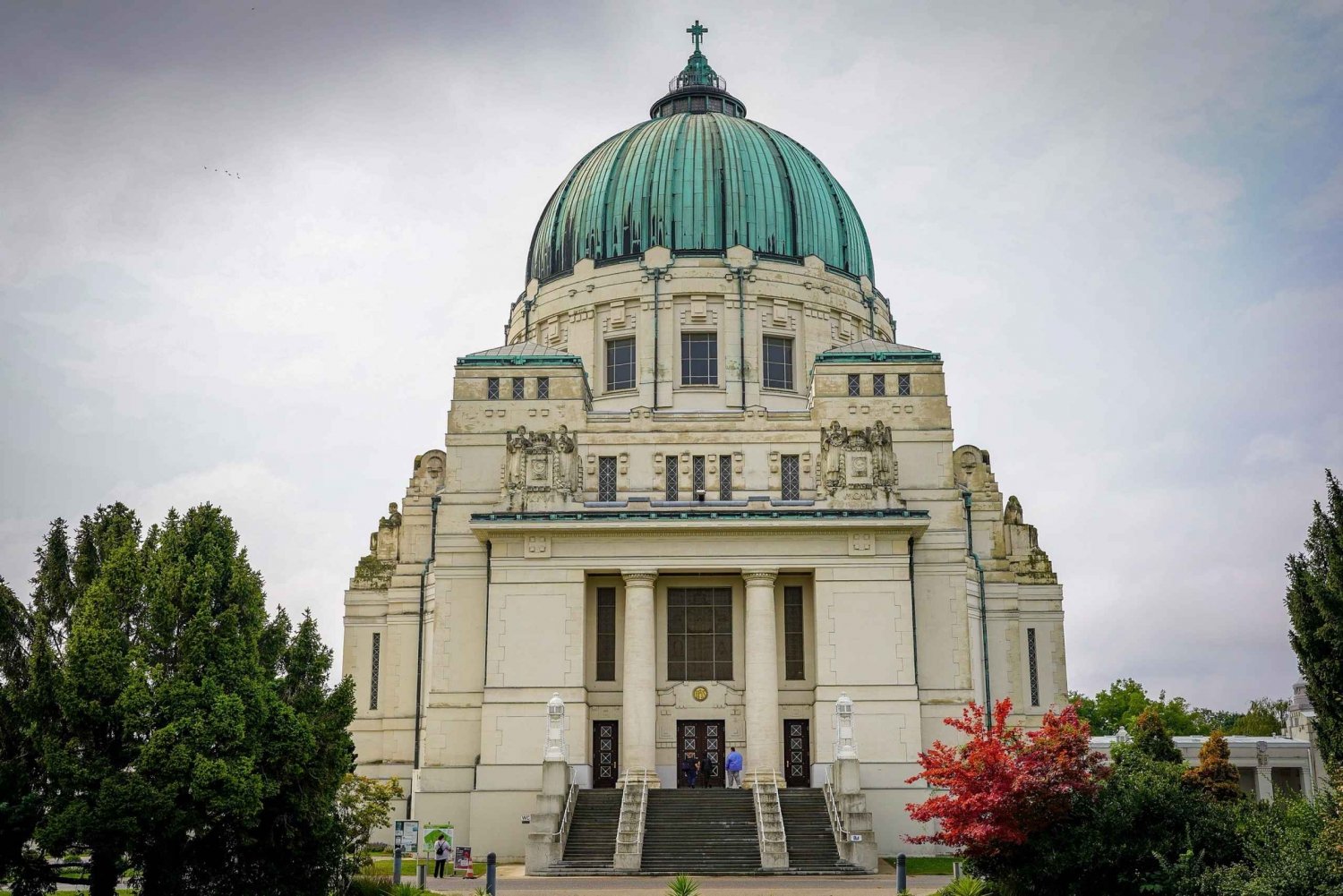 Vienne : Visite en groupe du cimetière central de Vienne