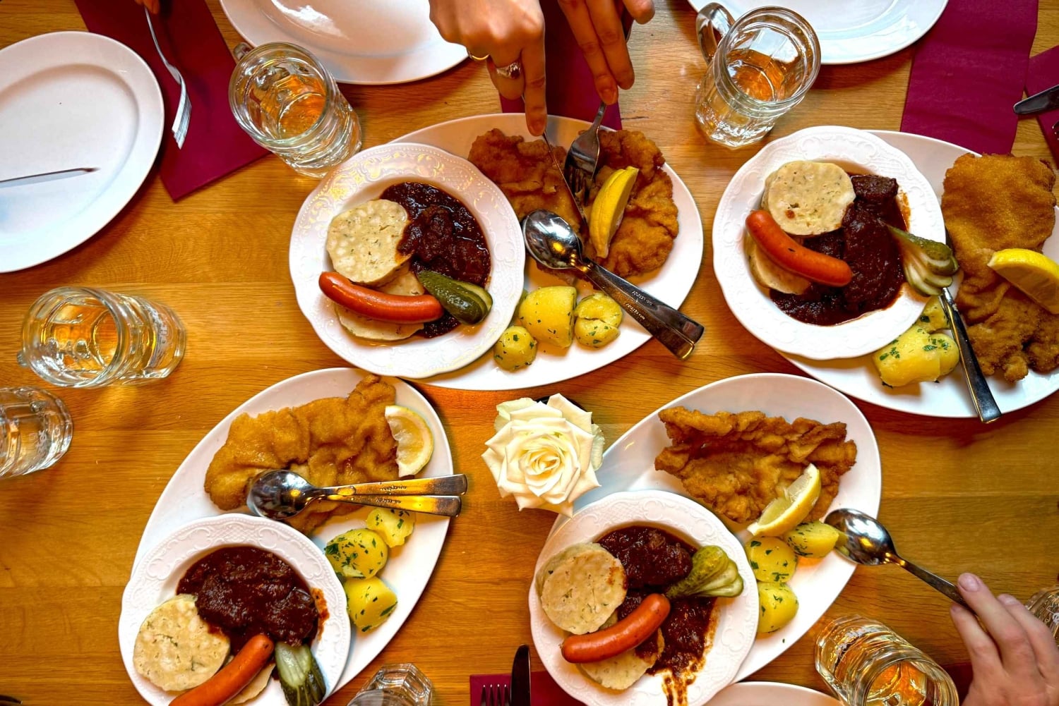 ウィーン：ガイド付きグルメツアー（8種類以上の試食＆秘伝の一品）