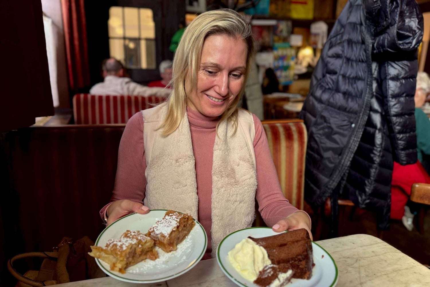 ウィーン：ガイド付きグルメツアー（8種類以上の試食＆秘伝の一品）