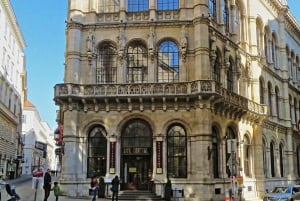 Vienna: Small Group Guided Walking Tour of City Highlights