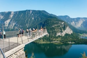 Vienne : Excursion d'une journée à Hallstatt et aux sommets alpins avec Skywalk Lift